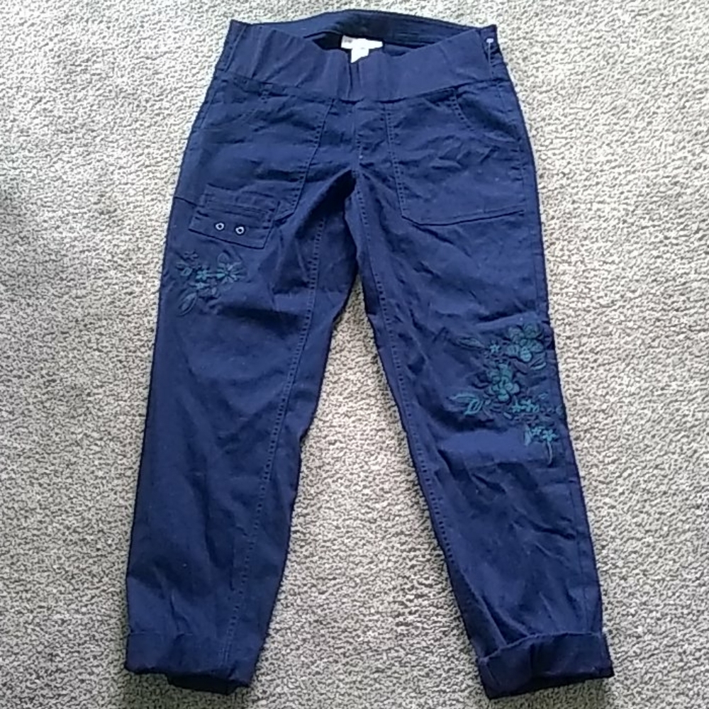 Maternity cropped pants